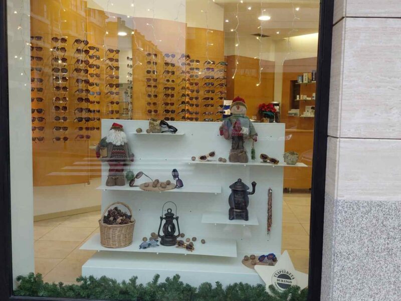 Landako-Optika-Concurso-de-escaparates-Bizkaidendak-01-63658fec600624dfeb46b1ba639addf1
