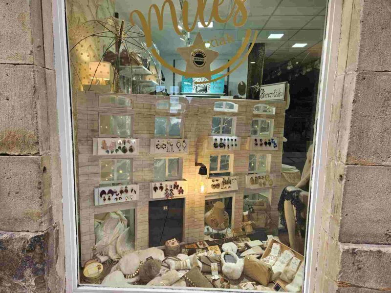 Miles-Pitxiak-Concurso-de-escaparates-Bizkaidendak-01-46db86a02fa2c8f8cc028077039e1972
