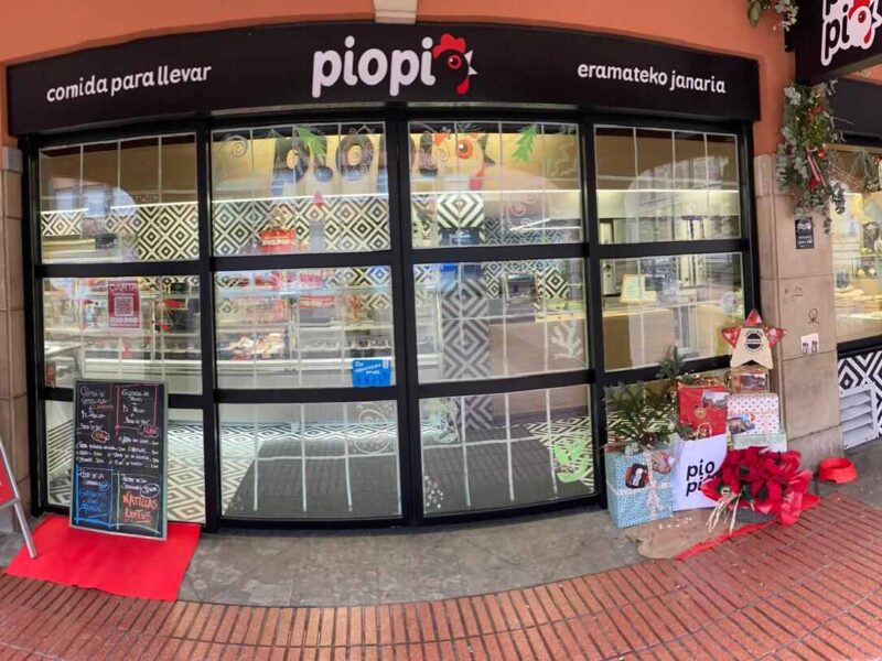 Pio-Pio-Concurso-de-escaparates-Bizkaidendak_01-b8ade680f37343d825213c5e28a99b8a